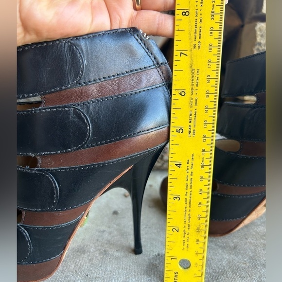 L.A.M.B. Peep toe black & brown leather cut out ankle boot heel Sz-7.  G - Picture 9 of 11